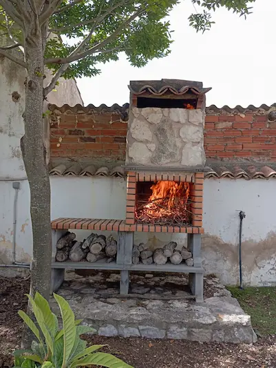 Casa rural en Guma – patio con barbacoa